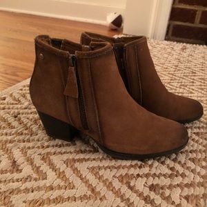 Earth brand “Osprey”  ankle boots. Size 8